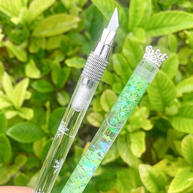 Shimmering Sands Hobby Knife GleamFlow Craft Knife | Liquid Sand Pen Cutter for Journaling & DIY Crafts – 22mm Blade, 130mm Handle