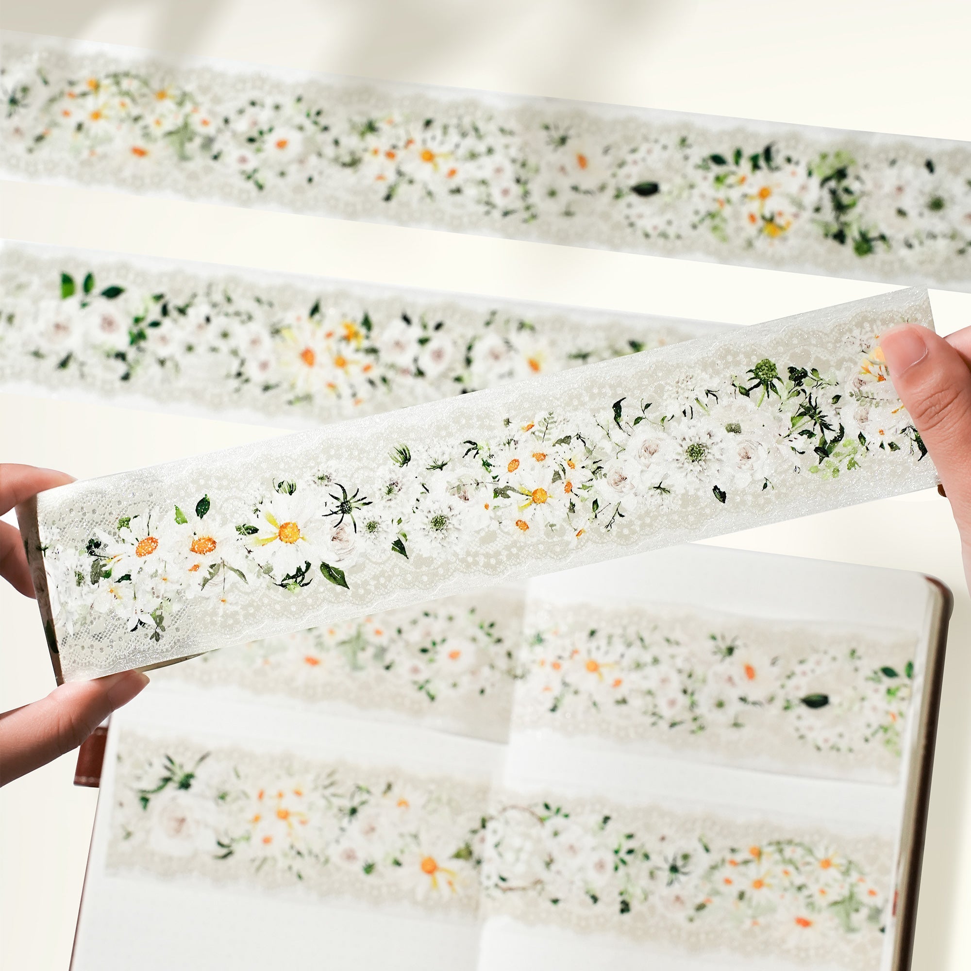Pre-cut Petals en Blanc Wide PET Tape